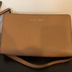 Michael Kors Crossbody Bag in Tan